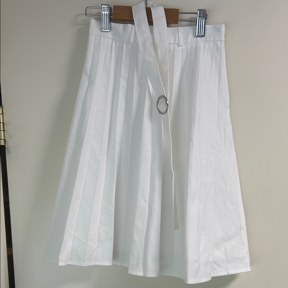 Elegant White Pleated Skirt size 7